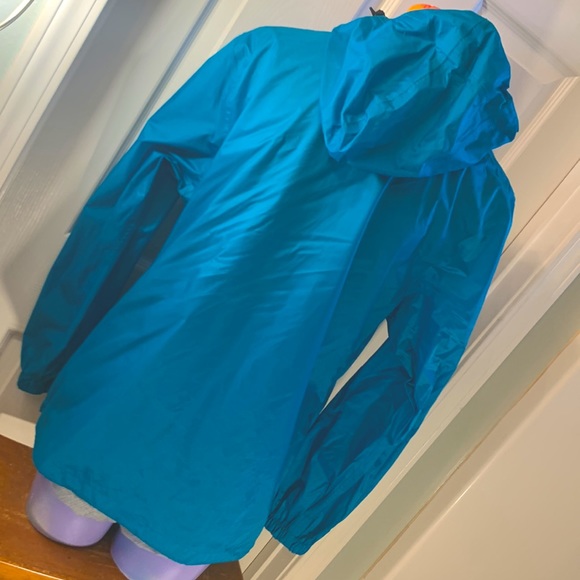 THE DAY HIKER RainCoat - Picture 9 of 12